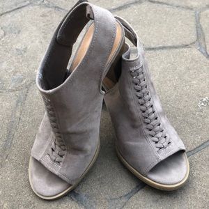 Gap soft designer grey heels size 6!